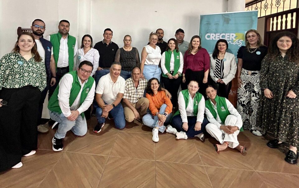 Foto: Manizales Más. Empresarios del grupo presencial en Aranzazu durante el lanzamiento de la quinta cohorte del programa Crecer Más.